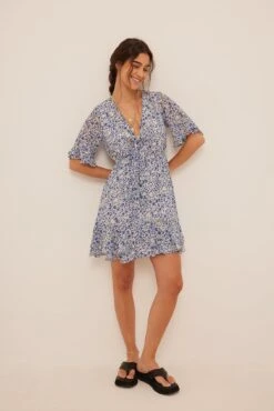 NA-KD Robe Mini Transparente Nouée Sur Le Devant 20 NA-KD Robe Mini Transparente Nouée Sur Le Devant -Lady Doux Soldes Magasin na kd tie front sheer mini dress 1100 004591 0695 0231