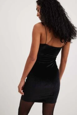 Robe Courte En Velours à Bretelles Asymétriques -Lady Doux Soldes Magasin nakd 1017 002183 0002 10657 1