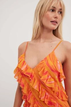 Robe Courte à Volants Sur L'ensemble -Lady Doux Soldes Magasin nakd all over frills mini dress 1014 001556 9430 4322 1