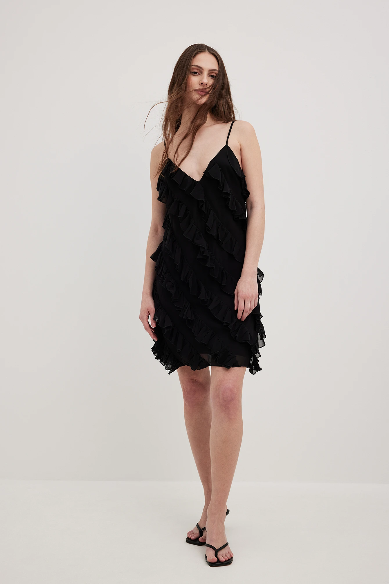 Robe Courte à Volants Sur L'ensemble 12 Robe Courte à Volants Sur L'ensemble – Image 12