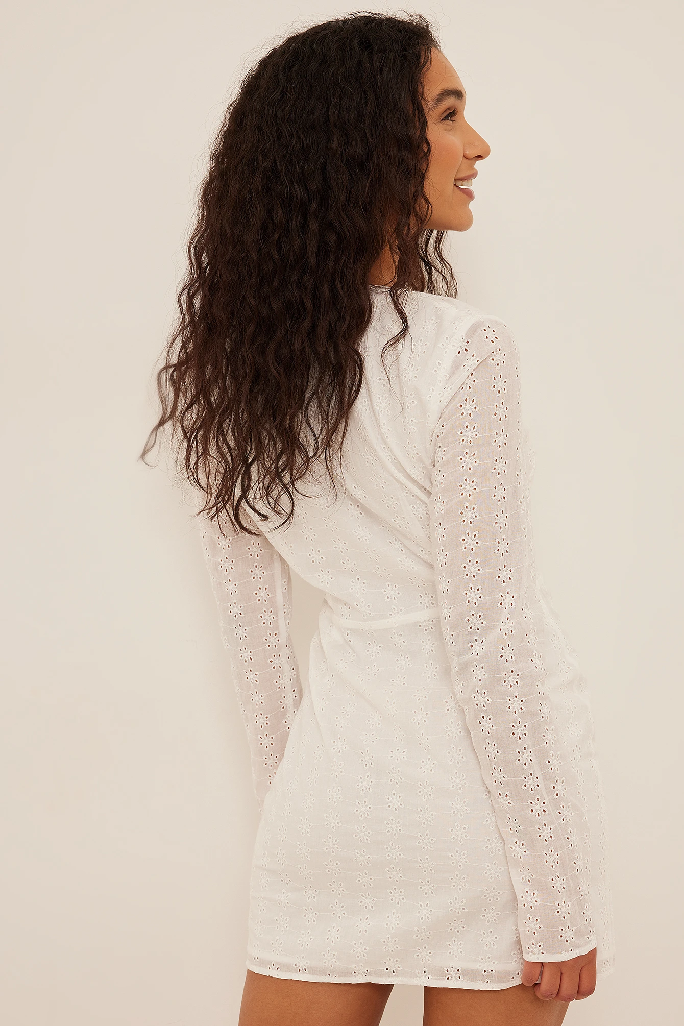 Robe Mini En Broderie Anglaise Nouée Sur Le Devant 2 Robe Mini En Broderie Anglaise Nouée Sur Le Devant – Image 2