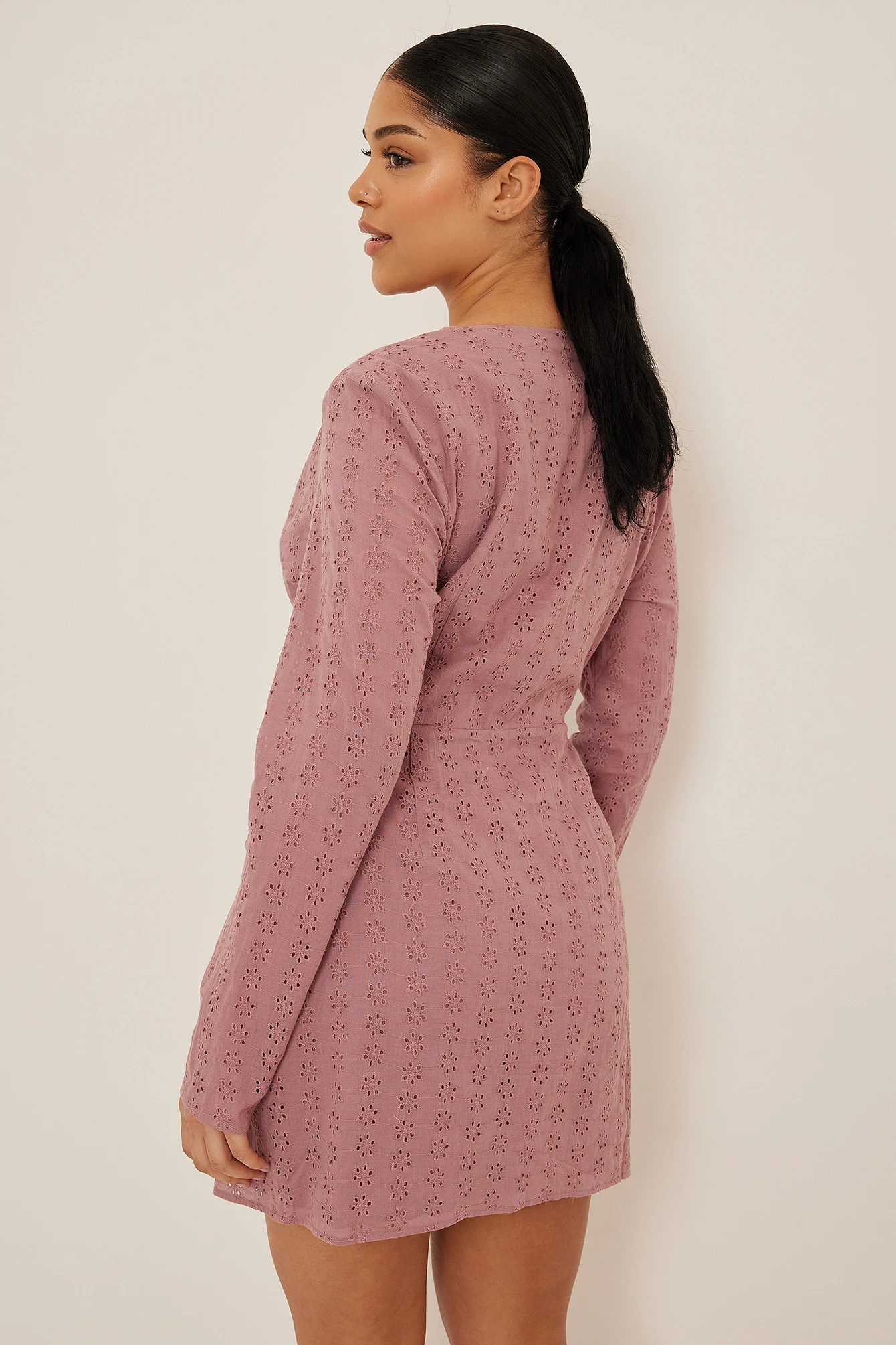 Robe Mini En Broderie Anglaise Nouée Sur Le Devant 6 Robe Mini En Broderie Anglaise Nouée Sur Le Devant – Image 6