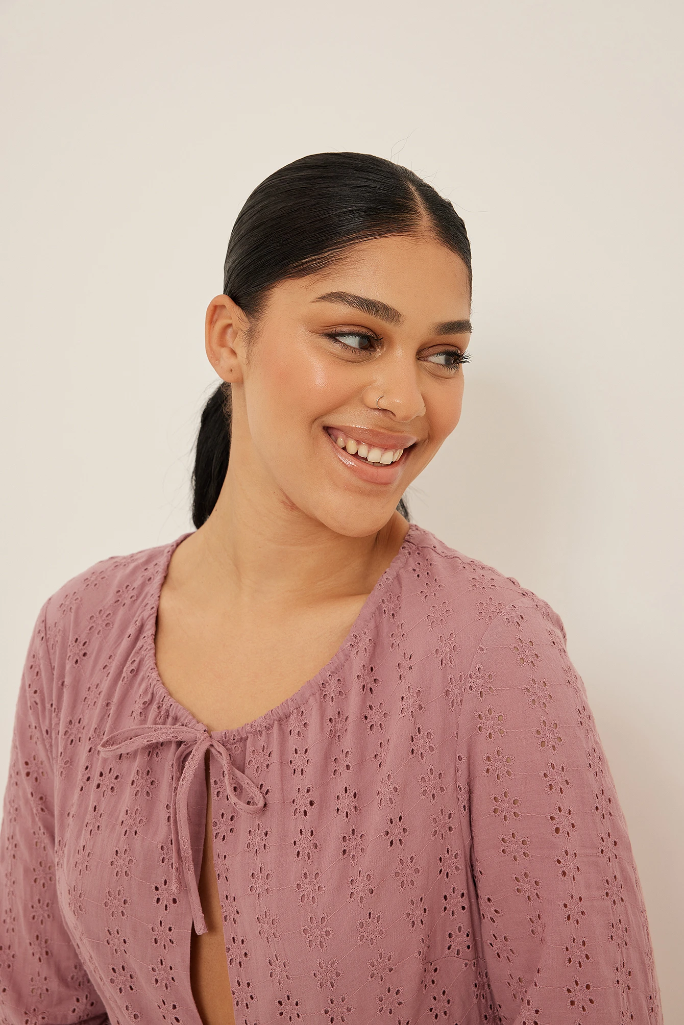 Robe Mini En Broderie Anglaise Nouée Sur Le Devant 8 Robe Mini En Broderie Anglaise Nouée Sur Le Devant – Image 8