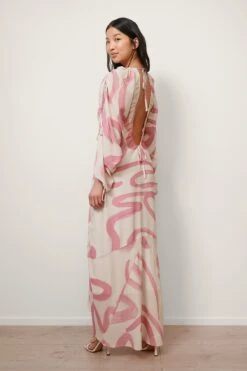 Robe Longue Avec Détails À Cordons Coulissants À L'avant Et De La En Mousseline De Soie -Lady Doux Soldes Magasin nakd art chiffon dress 1686 000026 0015 01d