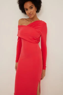 Maxi Robe Asymétrique -Lady Doux Soldes Magasin nakd asymmetric shoulder maxi dress 1017 001551 0004 4830