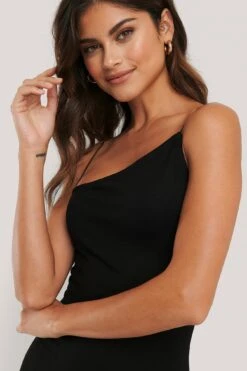 Robe Courte Asymétrique à Fines Bretelles -Lady Doux Soldes Magasin nakd asymmetric strap short dress 1017 000665 0002 04g 1 1