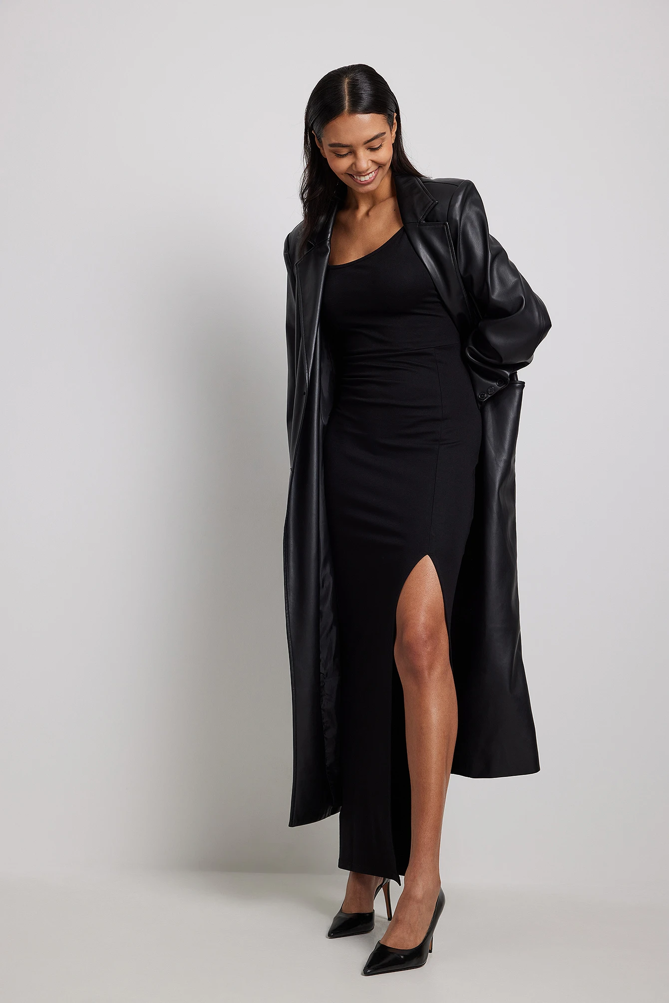 NA-KD Maxi Robe Bretelles Fines Asymétrique 3 NA-KD Maxi Robe Bretelles Fines Asymétrique – Image 3