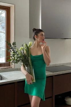 Robe Mini Asymétrique à Décolleté En Cascade 18 Robe Mini Asymétrique à Décolleté En Cascade -Lady Doux Soldes Magasin nakd asymmetric waterfall mini dress 1017 001396 0010 06e 1