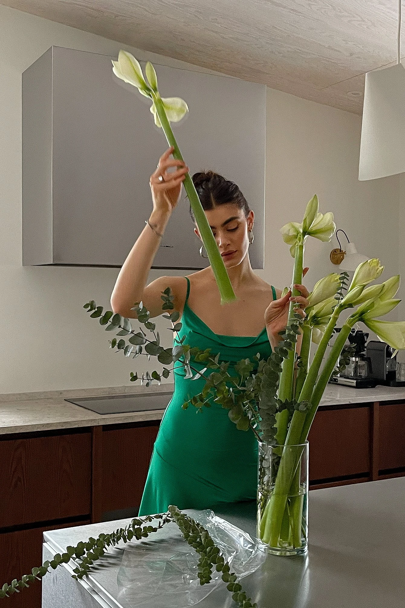 Robe Mini Asymétrique à Décolleté En Cascade 5 Robe Mini Asymétrique à Décolleté En Cascade – Image 5