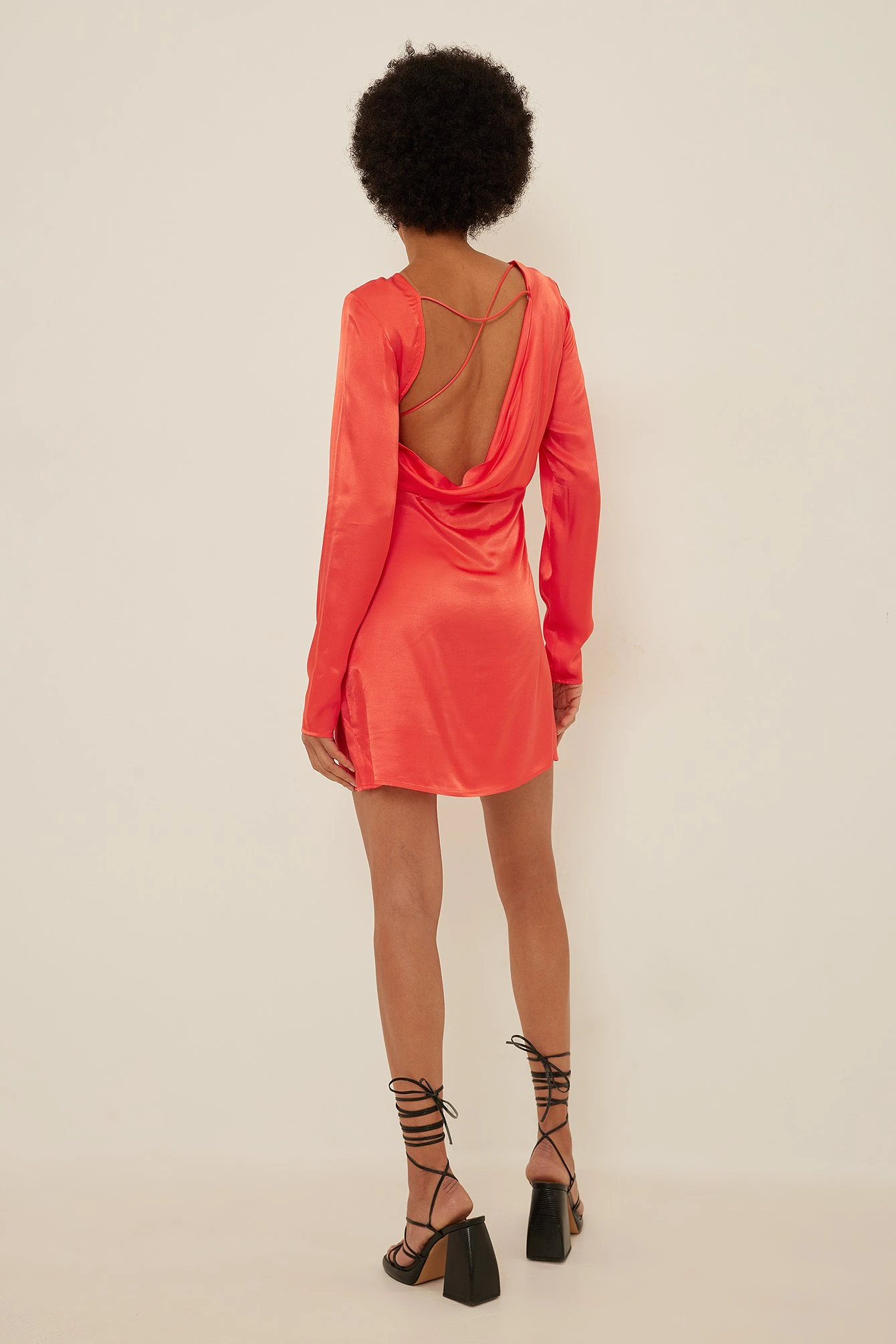 Robe Mini En Satin Détail Au Dos 13 Robe Mini En Satin Détail Au Dos – Image 13