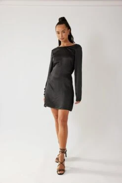 Robe Mini En Satin Détail Au Dos 18 Robe Mini En Satin Détail Au Dos -Lady Doux Soldes Magasin nakd back detail satin dress 1017 00111 0002 05c 1