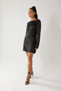 Robe Mini En Satin Détail Au Dos 15 Robe Mini En Satin Détail Au Dos -Lady Doux Soldes Magasin nakd back detail satin dress 1017 001111 0002 02c 1