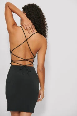Robe Mini à Bretelles Au Dos -Lady Doux Soldes Magasin nakd back strap mini dress 1018 008739 0002 03b 02bg