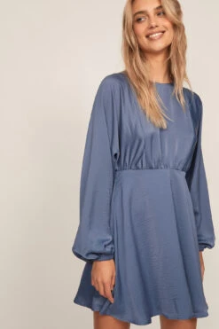 Robe Mini à Manches Ballon -Lady Doux Soldes Magasin nakd ballon sleeve flowy mini dress 1014 001315 0617 04a