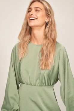 Robe Mini à Manches Ballon -Lady Doux Soldes Magasin nakd balloon sleeve flowy mini dress 1014 001315 0324 04a