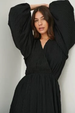 Robe Cache-Coeur Structurée Et Manches Ballon