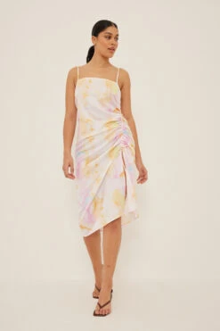 Robe Mi-longue à Imprimé Batik -Lady Doux Soldes Magasin nakd batik print midi dress 1018 009134 205725314r