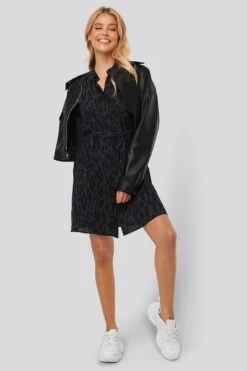 NA-KD Robe Chemise Ceinturée -Lady Doux Soldes Magasin nakd belted printed shirt dress 1100 002669 0008 03c