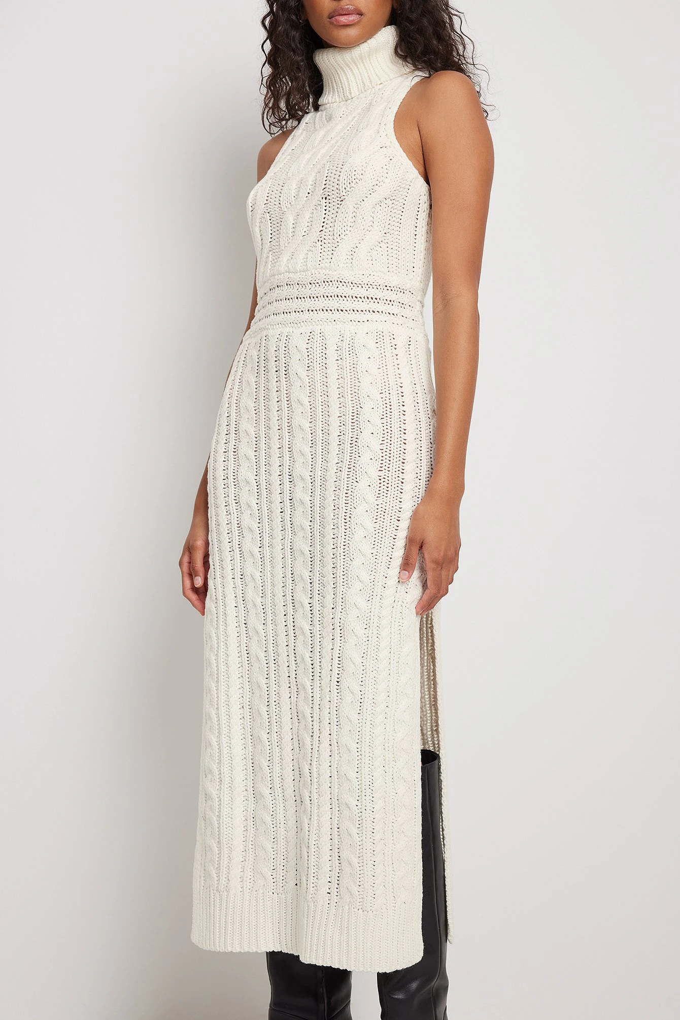 NA-KD Robe En Maille Torsadée à Col Montant Recyclée 1 NA-KD Robe En Maille Torsadée à Col Montant Recyclée