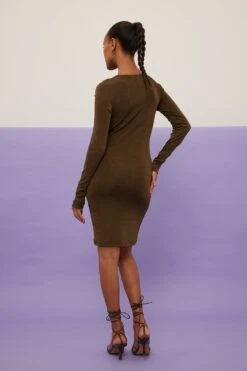 Robe Ajustée à Détail Chaîne -Lady Doux Soldes Magasin nakd chain detail fitted dress 1018 009092 0765 1145
