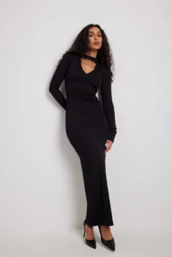 Robe Longue Avec Tour De Cou Et Détail Goutte D'eau