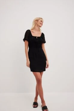 NA-KD Robe Courte En Mousseline Effet Froissé -Lady Doux Soldes Magasin nakd crinkled chiffon mini dress 1100 007110 0002 2226 01c