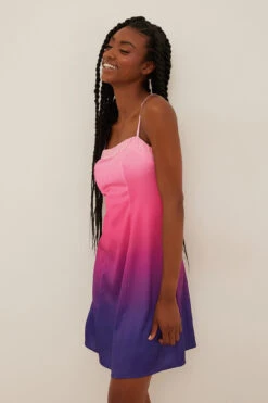 NA-KD Robe Courte En Satin Avec Cristaux -Lady Doux Soldes Magasin nakd crystal detail satin mini dress 1018 009709 8109 5542