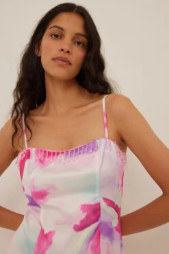 NA-KD Robe Courte En Satin Avec Cristaux -Lady Doux Soldes Magasin nakd crystal detail satin mini dress 1018 009709 9398 0202