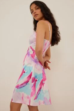 NA-KD Robe Courte En Satin Avec Cristaux -Lady Doux Soldes Magasin nakd crystal detail satin mini dress 1018 009709 9398 0212 1