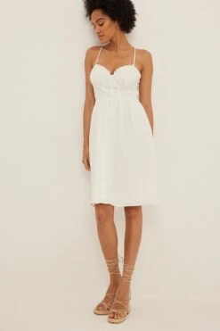 Robe En Lin à Armatures 11 Robe En Lin à Armatures -Lady Doux Soldes Magasin nakd cup detail linen dress 1018 009127 0001 4266 1