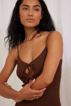 Robe Midi à Découpes -Lady Doux Soldes Magasin nakd cut out detail knitted midi dress 1767 000038 0017 02