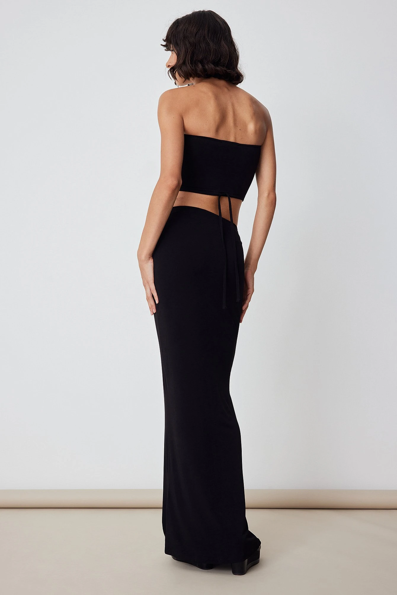 Robe Bandeau à Découpe 3 Robe Bandeau à Découpe – Image 3