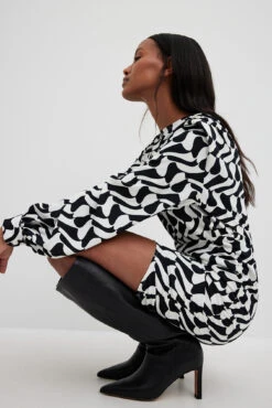 Robe Courte à épaulettes