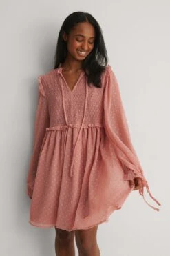 NA-KD Robe Courte Avec Manches Longues Et Attache Frontale