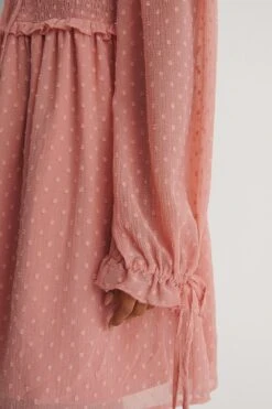 NA-KD Robe Courte Avec Manches Longues Et Attache Frontale -Lady Doux Soldes Magasin nakd dobby mini dress 1100 004192 0211 05g