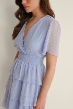 NA-KD Robe Smockée à Volants Dobby Recyclée 21 NA-KD Robe Smockée à Volants Dobby Recyclée -Lady Doux Soldes Magasin nakd dobby smocked flounce dress 1100 004586 0003 05g