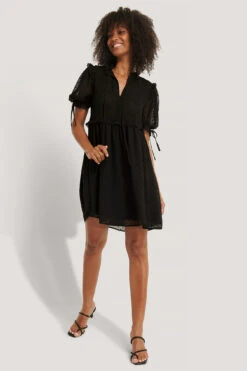 Robe Dobby À Smocks 12 Robe Dobby À Smocks -Lady Doux Soldes Magasin nakd dobby smocked mini dress 1014 000922 0002 03c