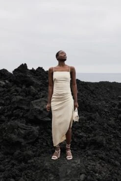 Robe En Lin Drapée -Lady Doux Soldes Magasin nakd draped linen dress 1018 007096 0068 32783 editorial1