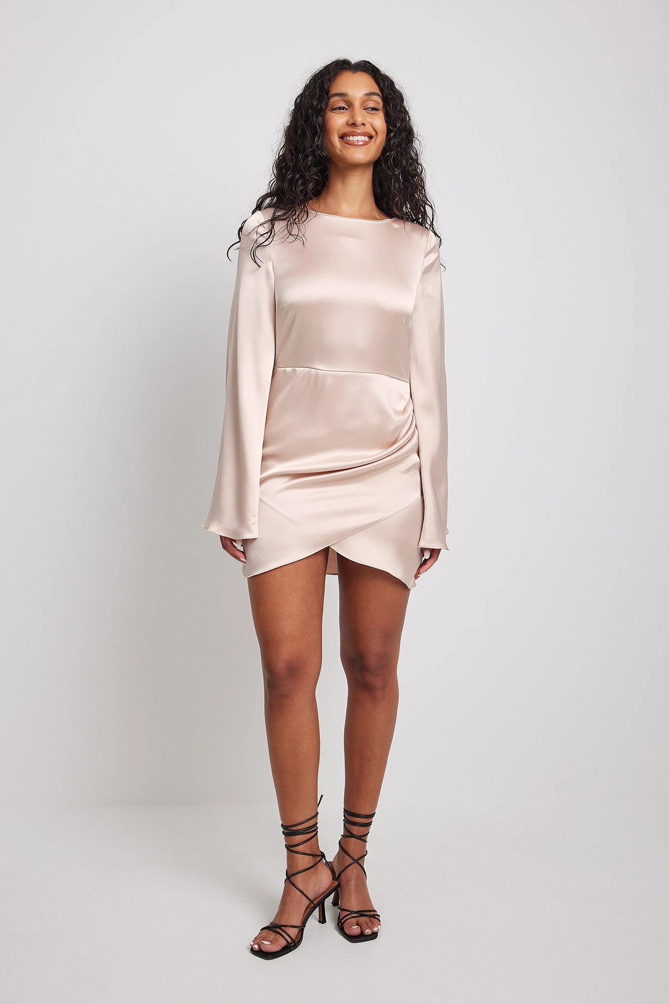 Robe Courte Satinée Drapée 1 Robe Courte Satinée Drapée