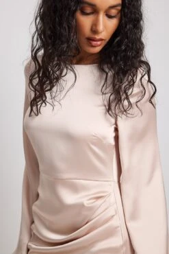 Robe Courte Satinée Drapée 12 Robe Courte Satinée Drapée -Lady Doux Soldes Magasin nakd draped satin dress 1018 010133 0668 23010