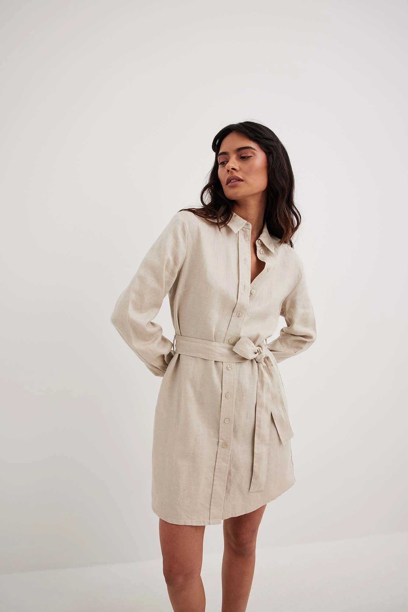 NA-KD Robe Mini En Lin à Cordon De Serrage 2 NA-KD Robe Mini En Lin à Cordon De Serrage – Image 2