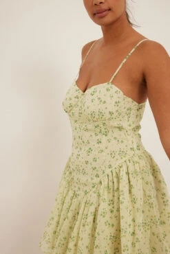 NA-KD Robe Courte Avec Ourlet Irrégulier