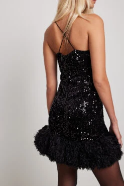 Robe Courte à Plumes Et Sequins -Lady Doux Soldes Magasin nakd feather sequin mini dress 1017 001926 0002 0120