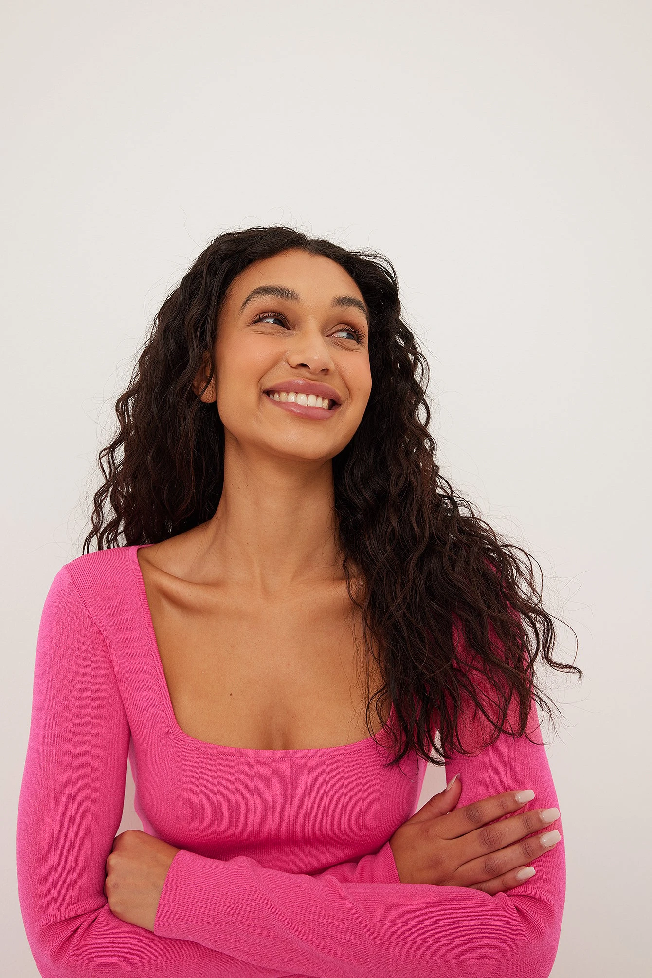 NA-KD Robe Mini En Tricot Fin à Encolure Carrée 3 NA-KD Robe Mini En Tricot Fin à Encolure Carrée – Image 3