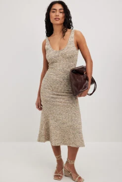 Robe En Tissu Mélangé Avec Bas Fluide