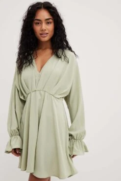 Robe Courte Fluide à Manches Longues -Lady Doux Soldes Magasin nakd flowy mini ls dress 1014 001511 0324 11525