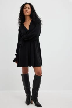 Robe Courte Fluide à Manches Longues -Lady Doux Soldes Magasin nakd flowy mini ls dress 1014 001511 0002 9079