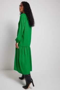 NA-KD Robe Midi Fluide -Lady Doux Soldes Magasin nakd flowy v neck midi dress 1100 006819 0010 2838