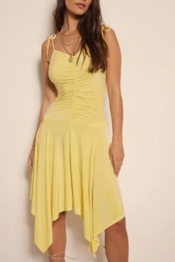 Mini Robe Asymétrique 7 Mini Robe Asymétrique -Lady Doux Soldes Magasin nakd frill detail asymmetric mini dress 1017 001670 0024 1892