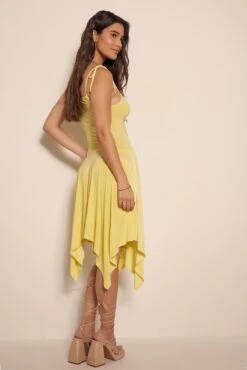 Mini Robe Asymétrique 6 Mini Robe Asymétrique -Lady Doux Soldes Magasin nakd frill detail asymmetric mini dress 1017 001670 0024 1898